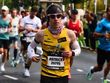 Patrick Brous trotzt Wind und Kälte beim Amsterdam Marathon